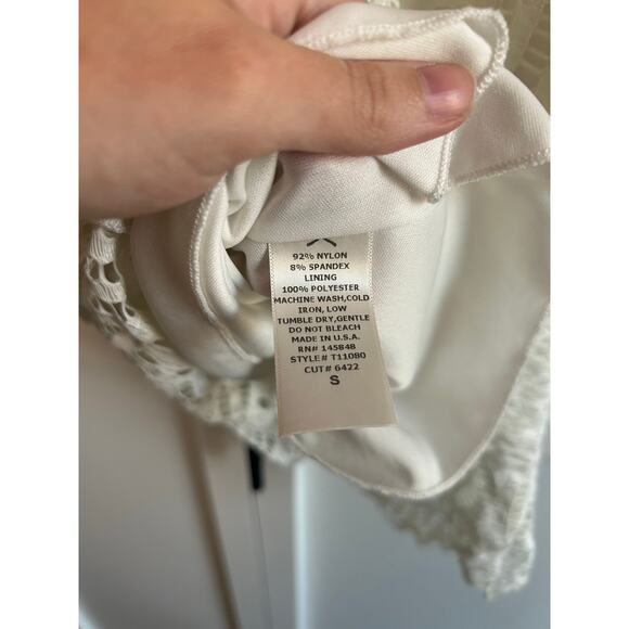 Everly White Lace Cold Shoulder Top Small - Picture 2 of 5